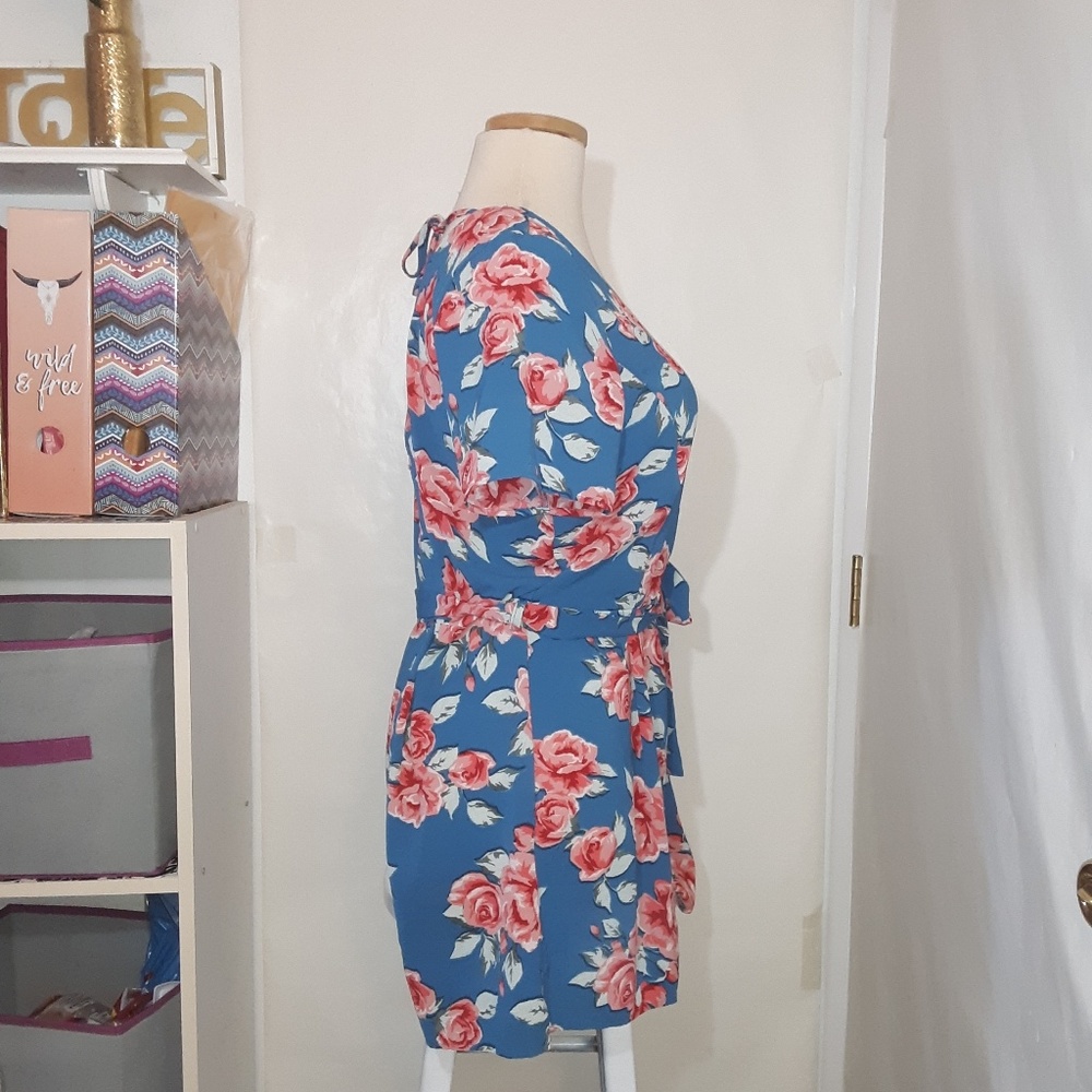 ๐Boutique Floral Romper - Picture 5 of 7